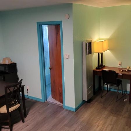 Trade Winds Motel Чилдресс Экстерьер фото