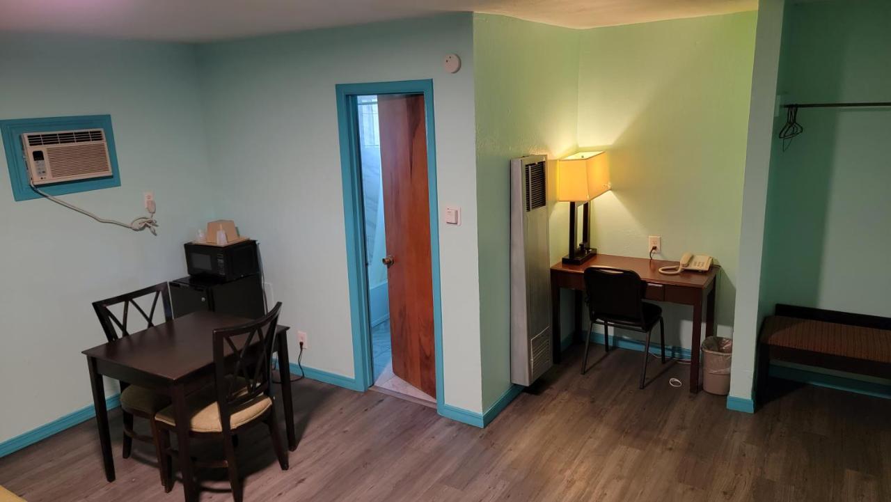 Trade Winds Motel Чилдресс Экстерьер фото